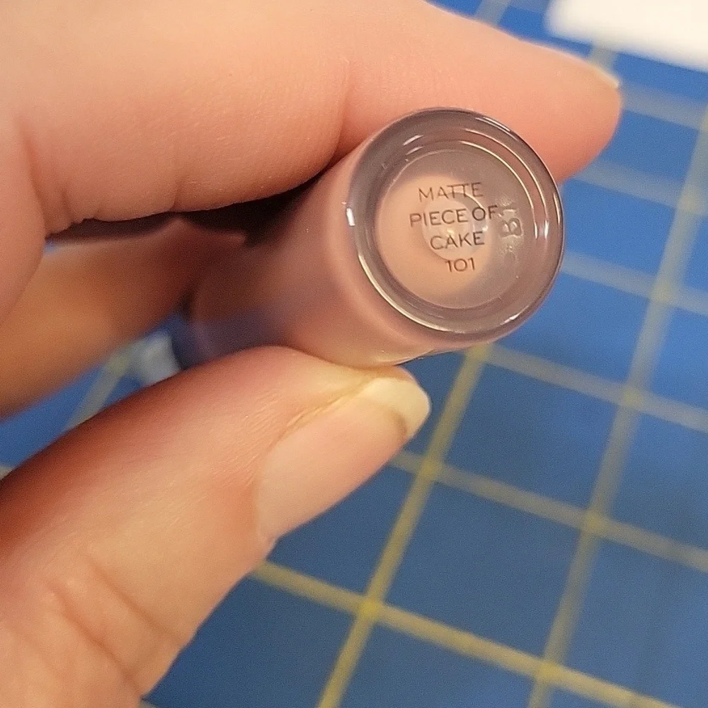Revolution Matte Lipstick - 101 Matte Piece Of Cake 3ml New